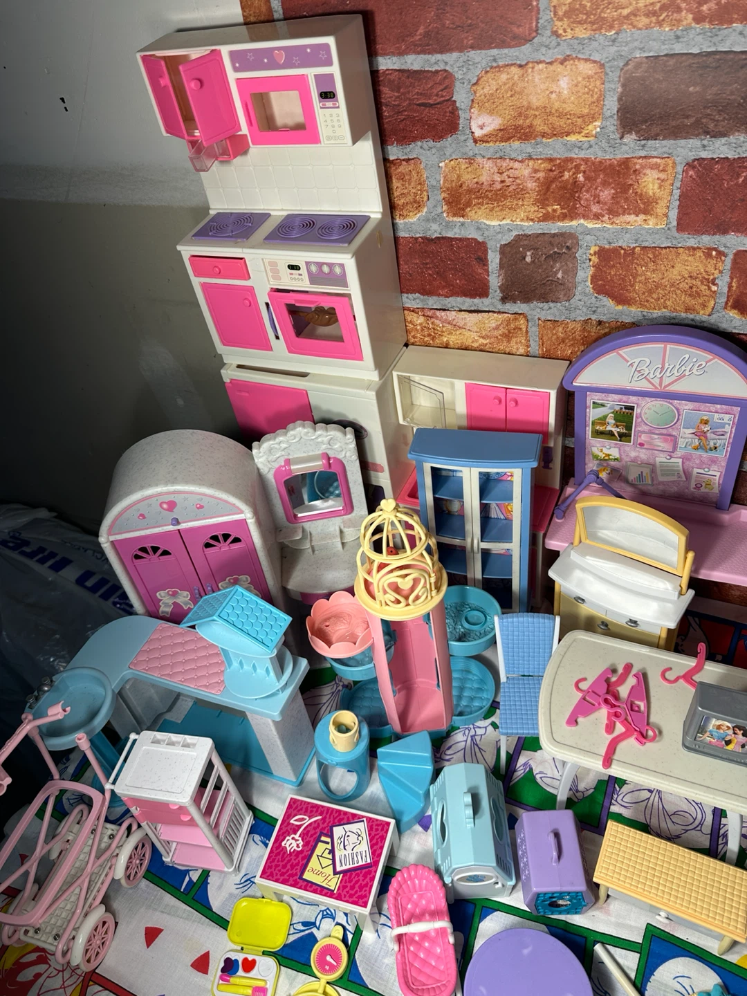 Large Collection of 1990s Barbie Dollhouse Furniture - photo 3