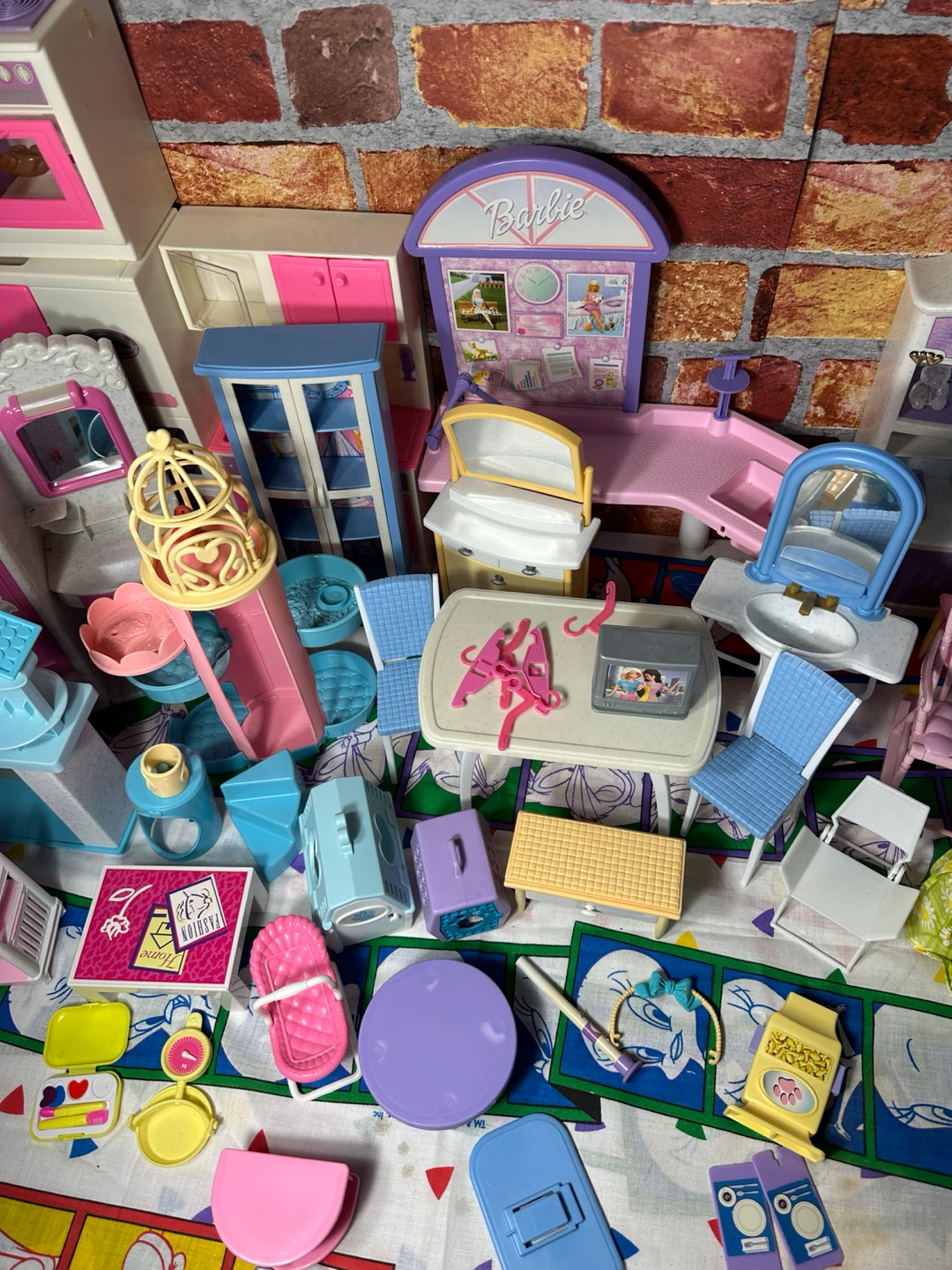 Large Collection of 1990s Barbie Dollhouse Furniture - photo 4