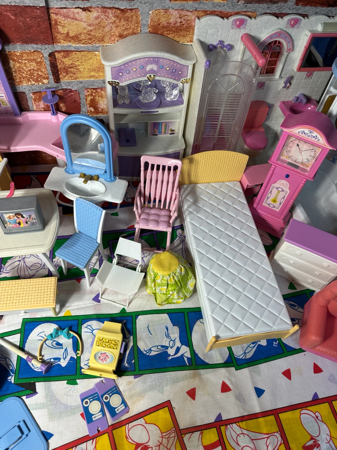 Large Collection of 1990s Barbie Dollhouse Furniture - photo 5