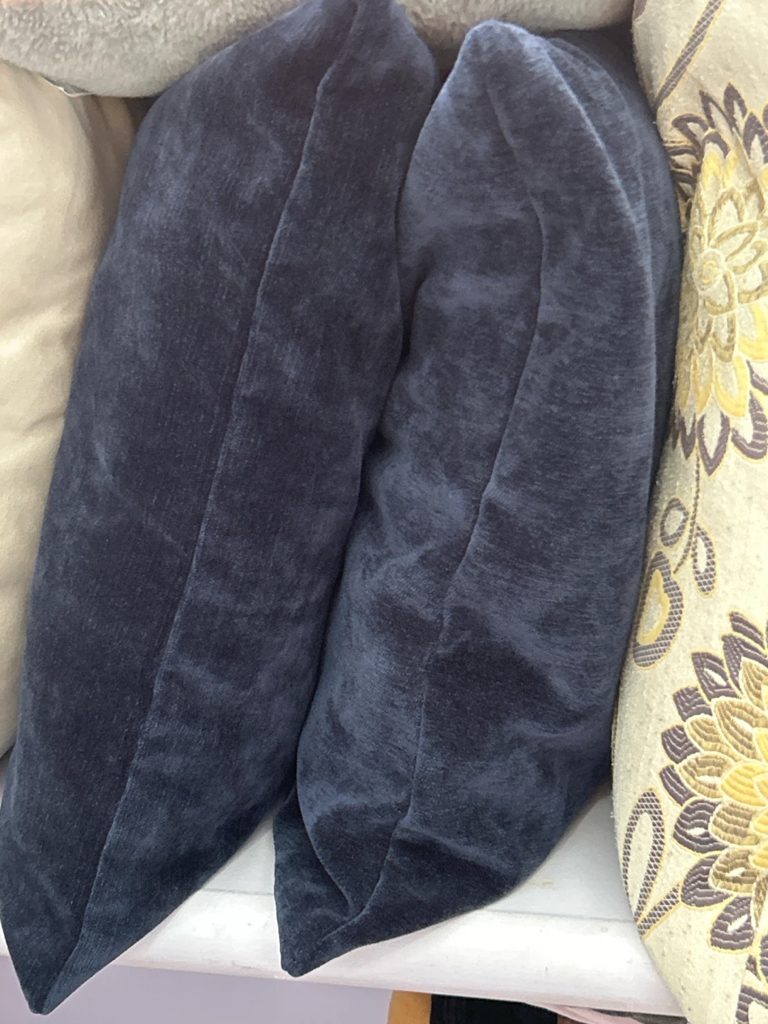 Assorted decorative pillows - photo 4