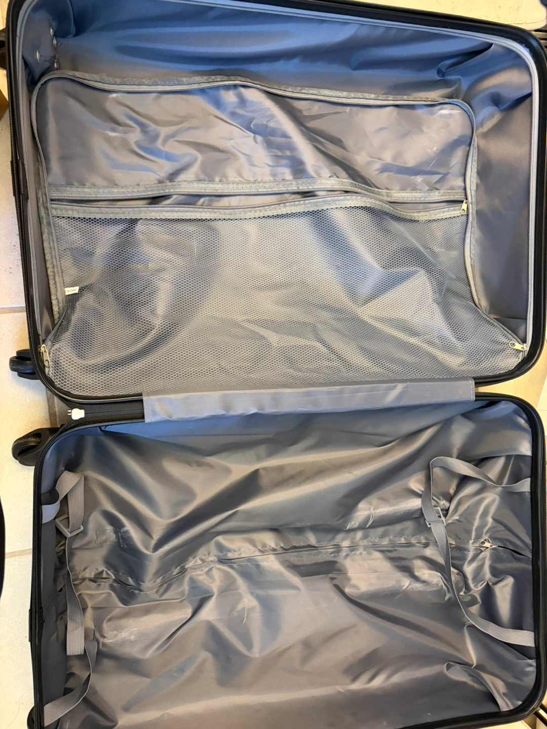 Large Silver Hardside Spinner Luggage - photo 3