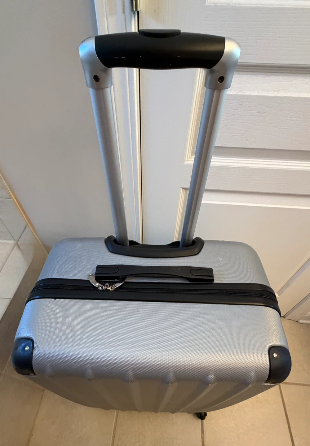 Large Silver Hardside Spinner Luggage - photo 5