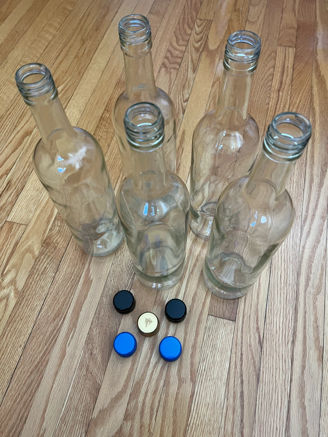 6 clear 750ml screw top wine bottles - photo 2
