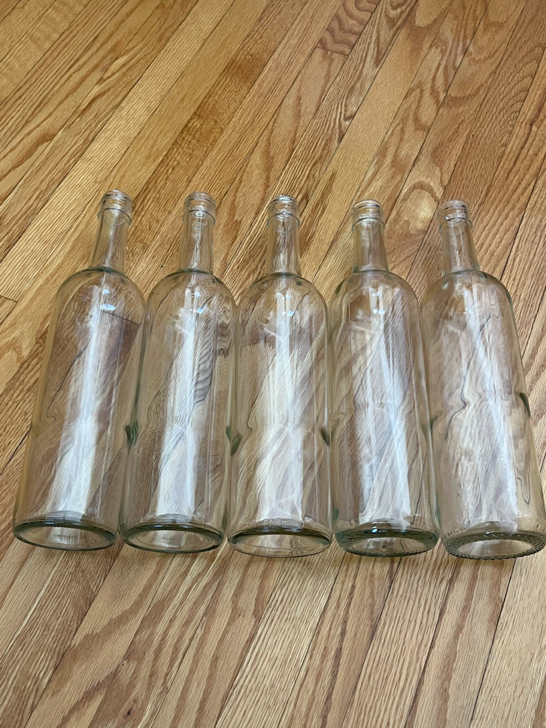 6 clear 750ml screw top wine bottles - photo 3