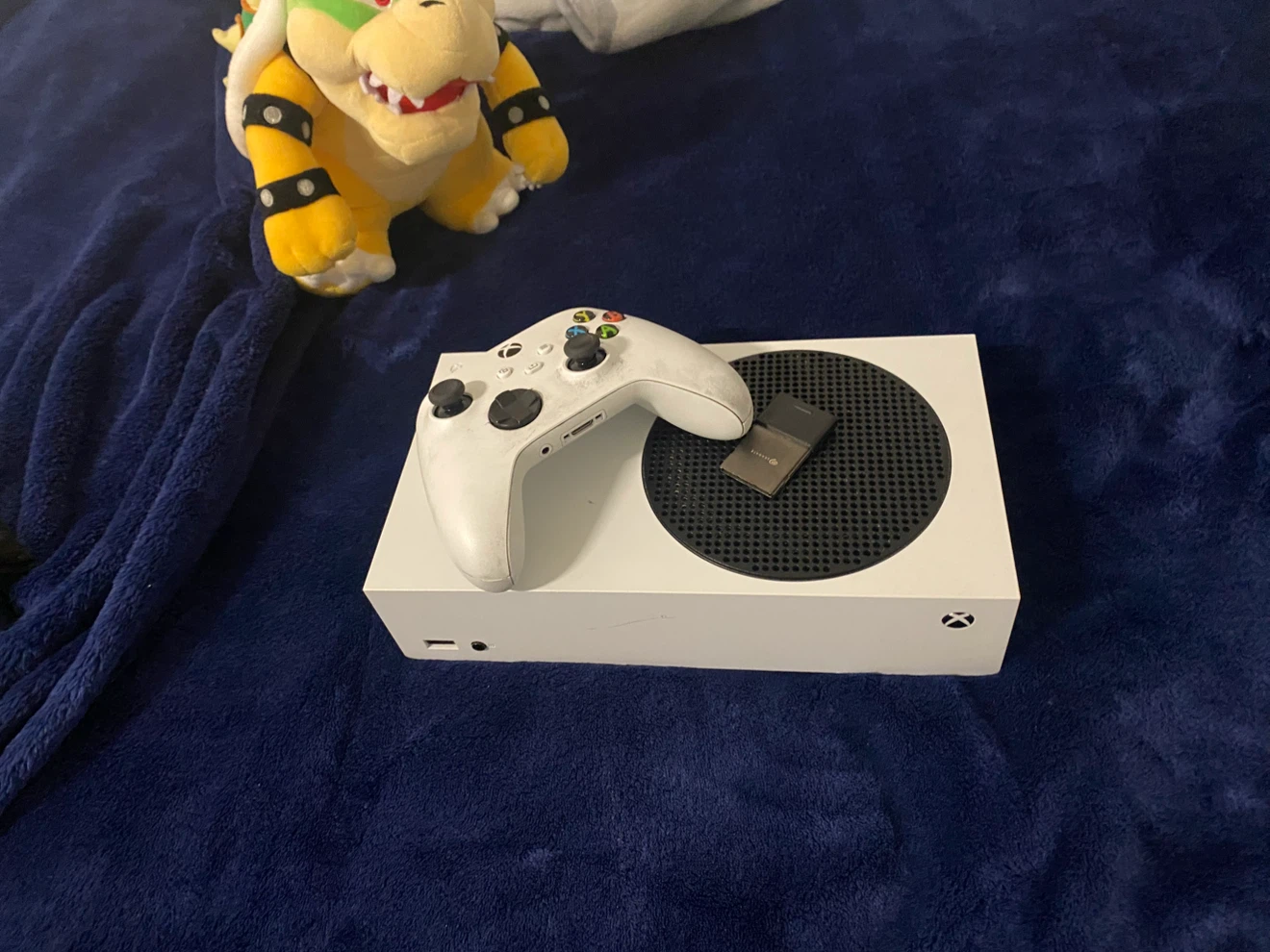Xbox Series S console with wireless controller - photo 3