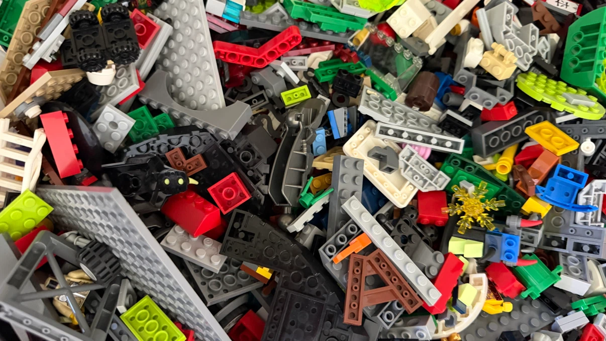 Large Collection of Assorted LEGO Bricks. Selling / container - photo 2