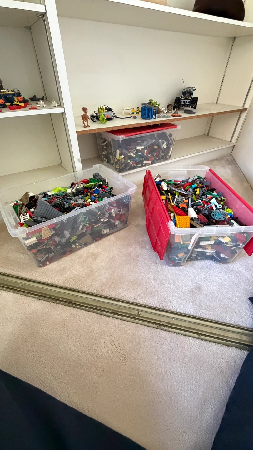 Large Collection of Assorted LEGO Bricks. Selling / container - photo 3