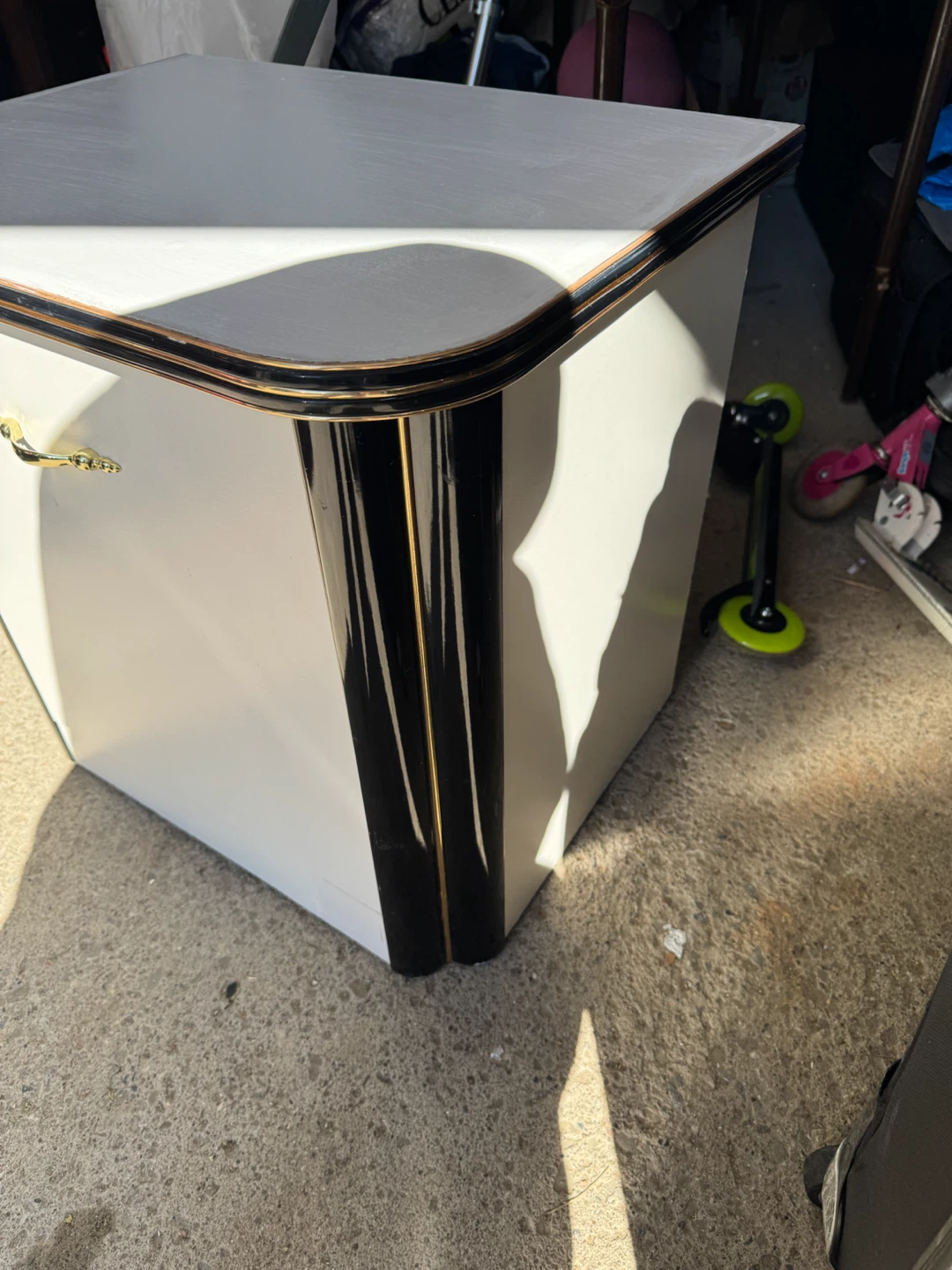 Black and white side table - photo 2