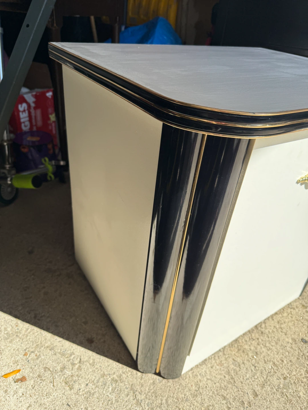 Black and white side table - photo 3