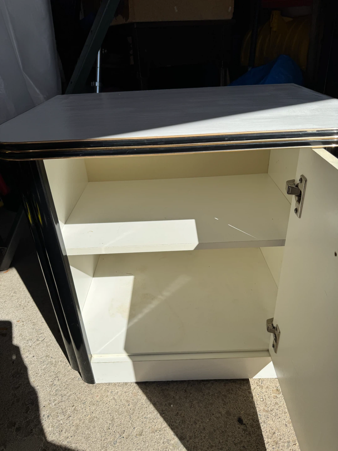 Black and white side table - photo 4