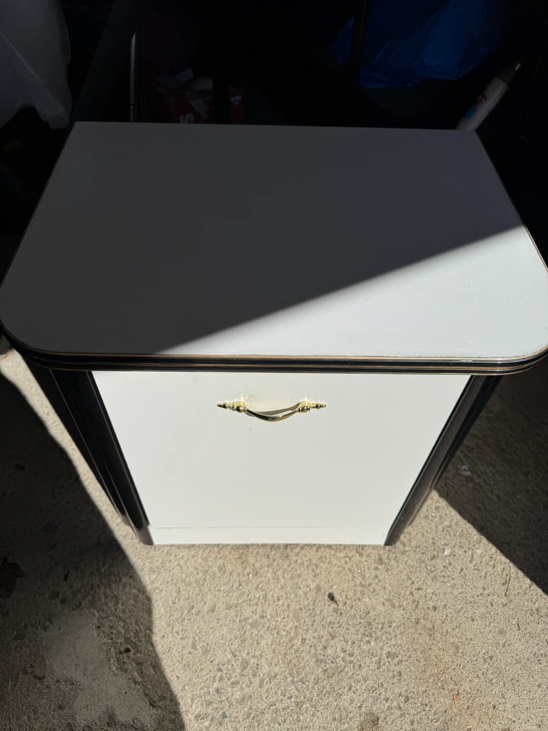 Black and white side table - photo 5