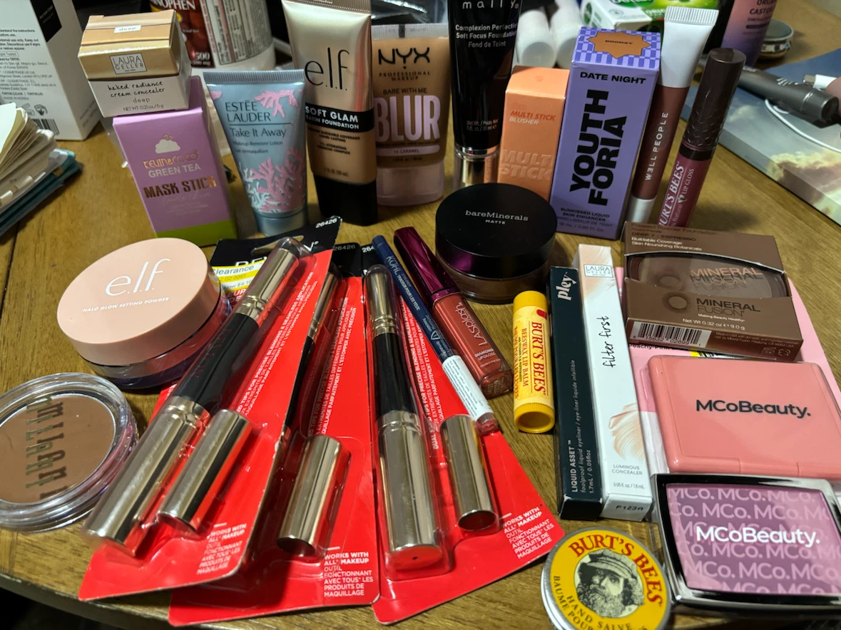 NEW-25 pcs-Assorted Beauty & Makeup Lot