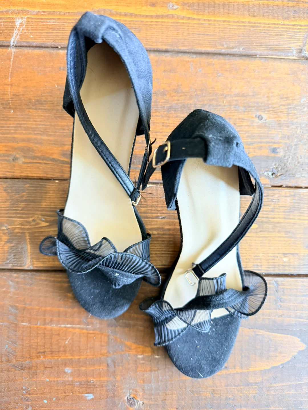 Black Ruffle Stiletto Heels - photo 3