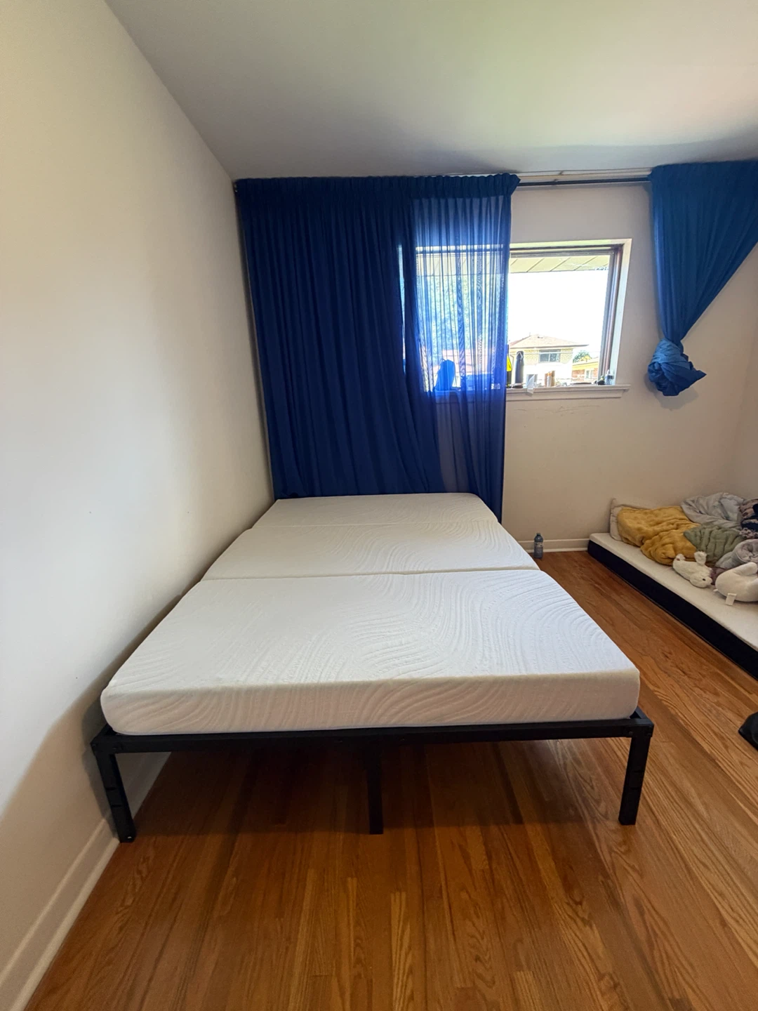 Queen Size Metal Bed Frame - photo 2
