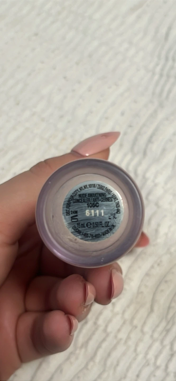 Assorted Beauty Bundle: Marc Jacobs, Saie, Elf, Quo - photo 3