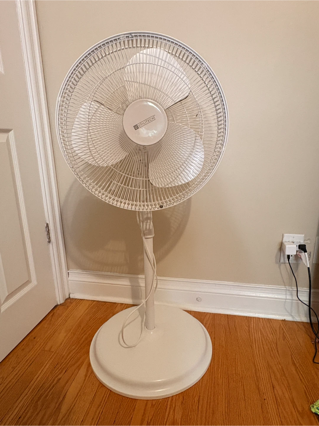 Utilitech White Pedestal Fan