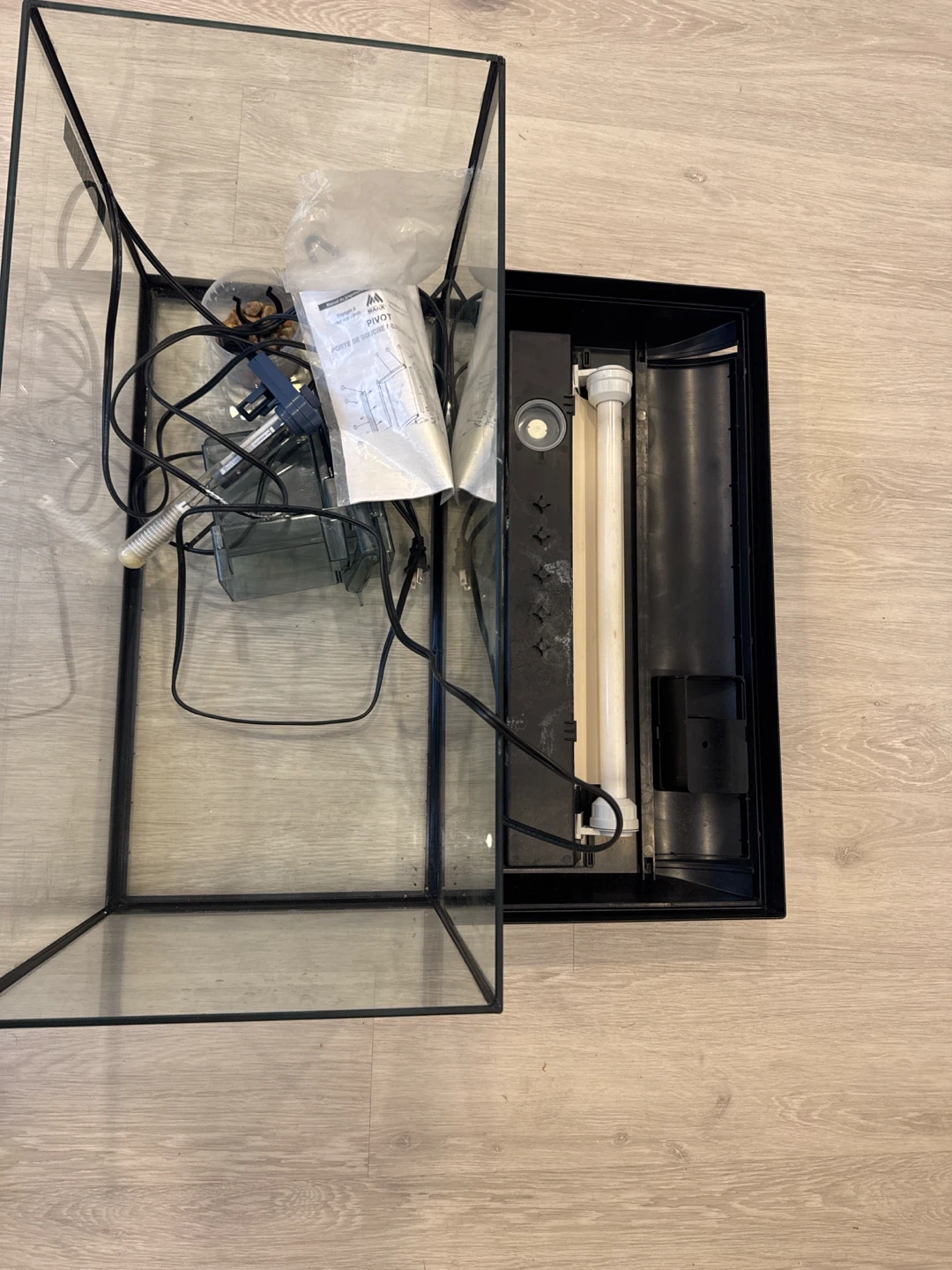Glass Aquarium Tank with Lid and Accessories - photo 3