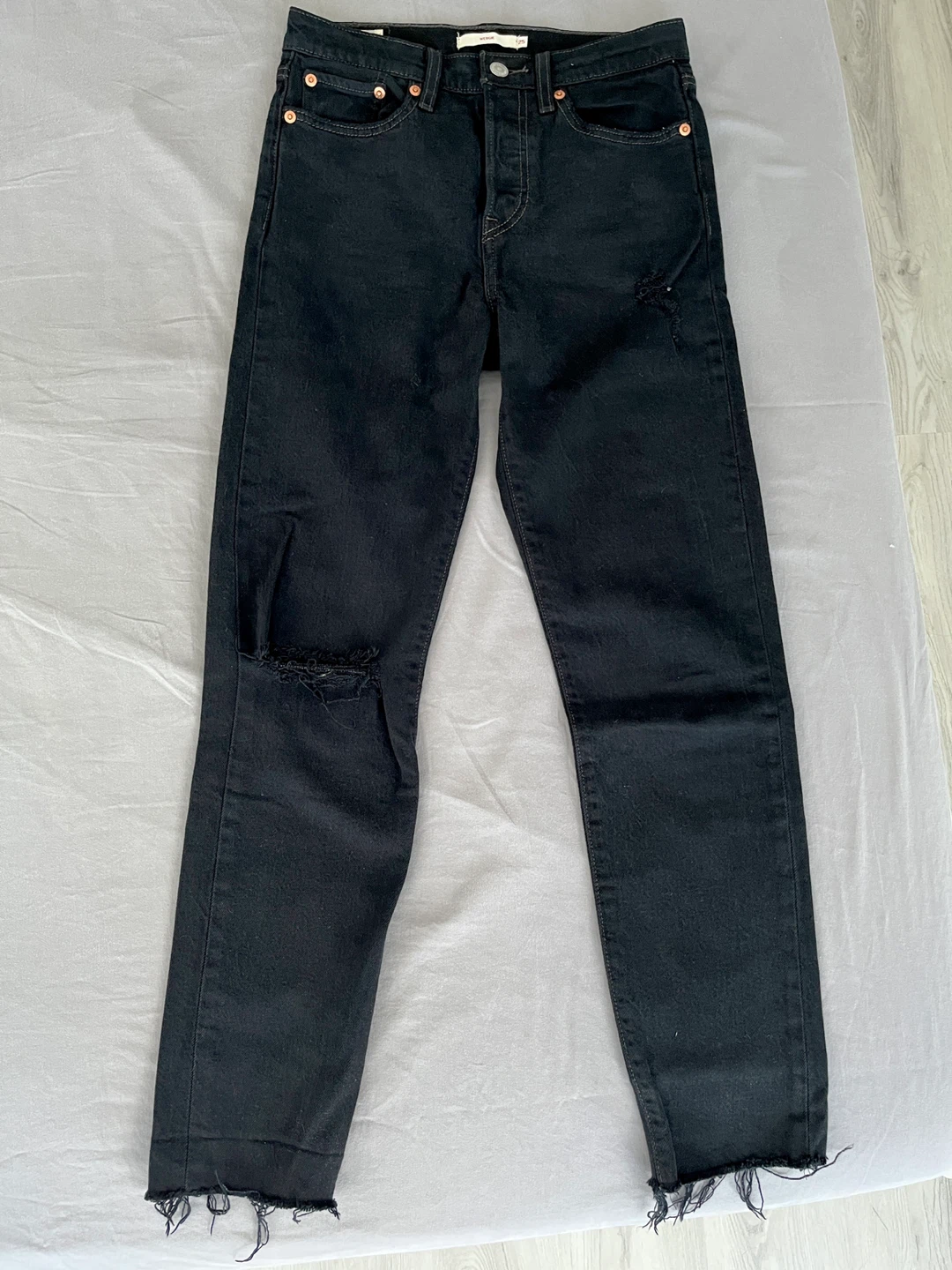 Levi’s Wedgie Straight Ankle Jeans Black Ripped – Size W25 - photo 4
