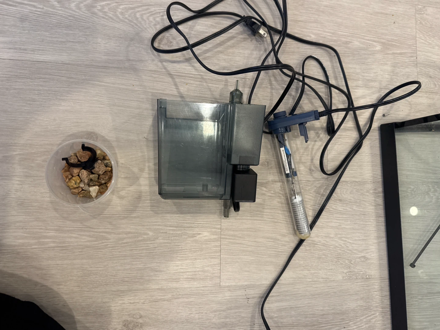 Glass Aquarium Tank with Lid and Accessories - photo 5