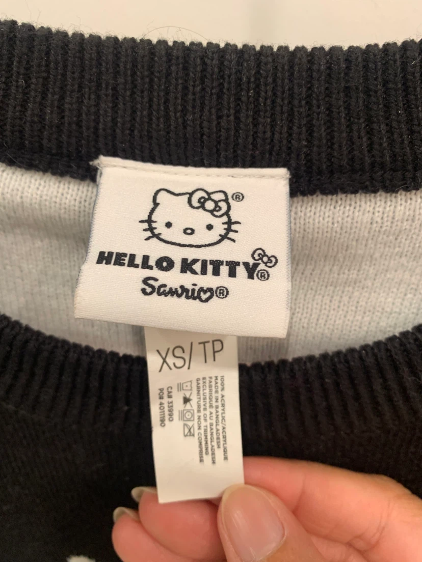 🎀 Hello Kitty Black Holiday Sweater Price Firm! 🎀 - photo 2