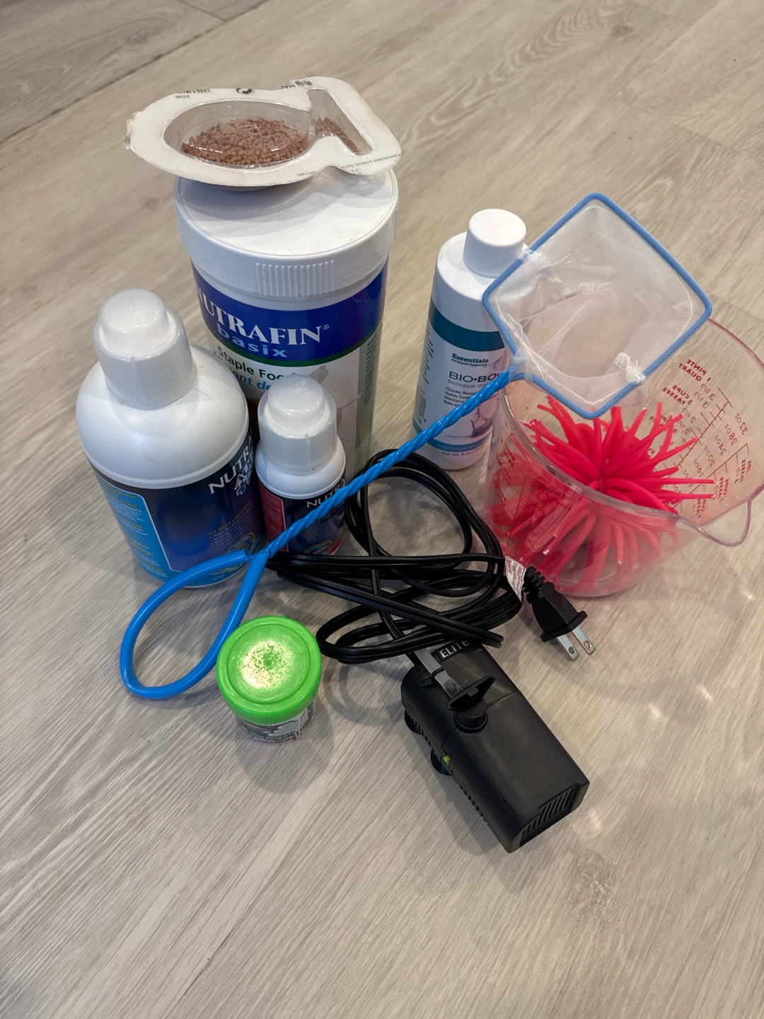 Aquarium Water Conditioner and Food Bundle