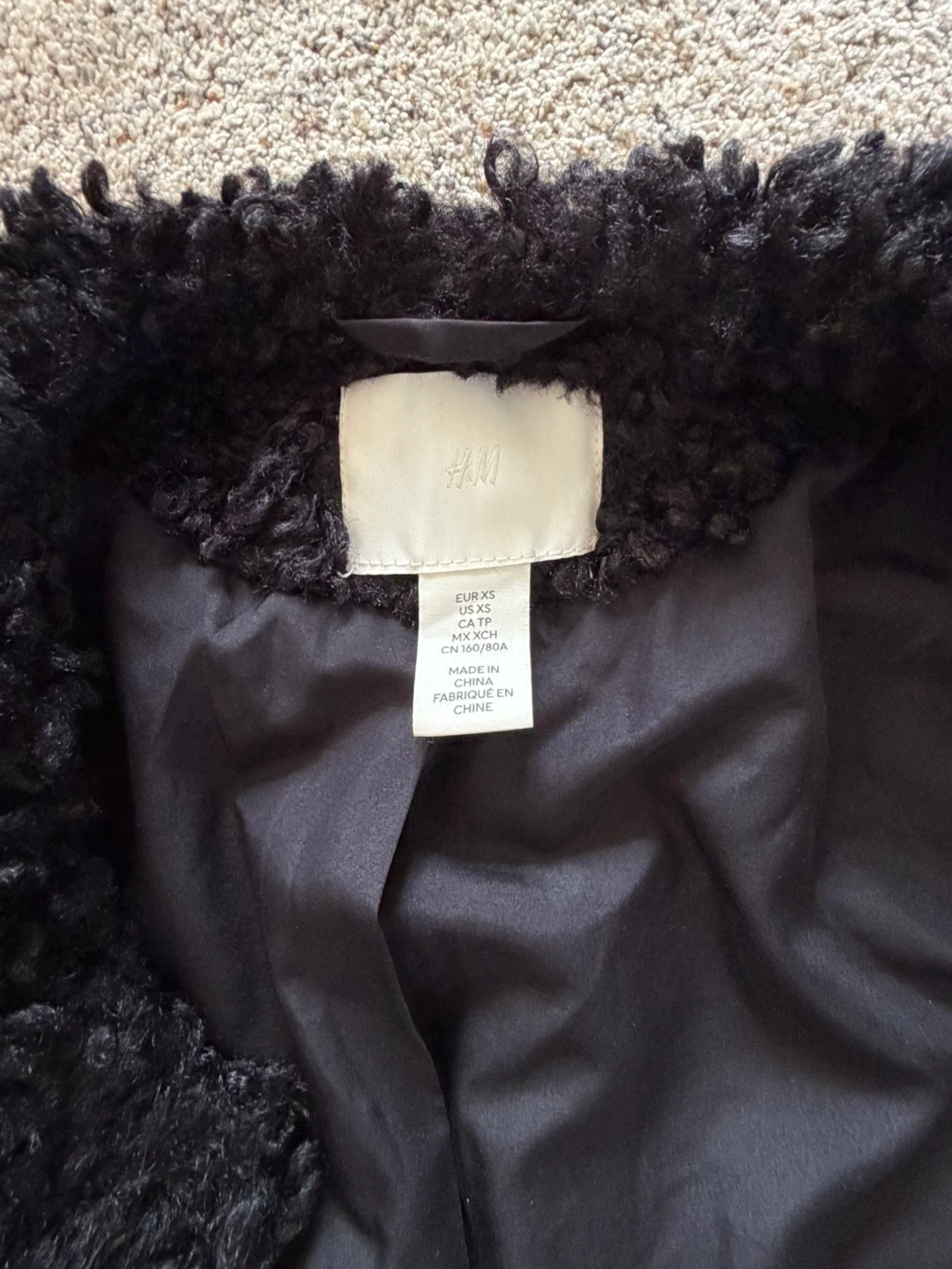 H&M Black Curly Faux Fur Coat XS - photo 2
