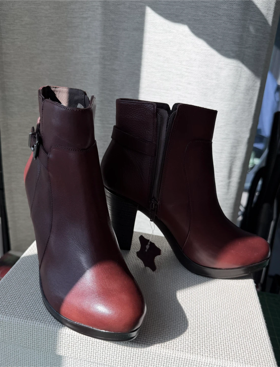 Burgundy leather ankle boots - photo 2