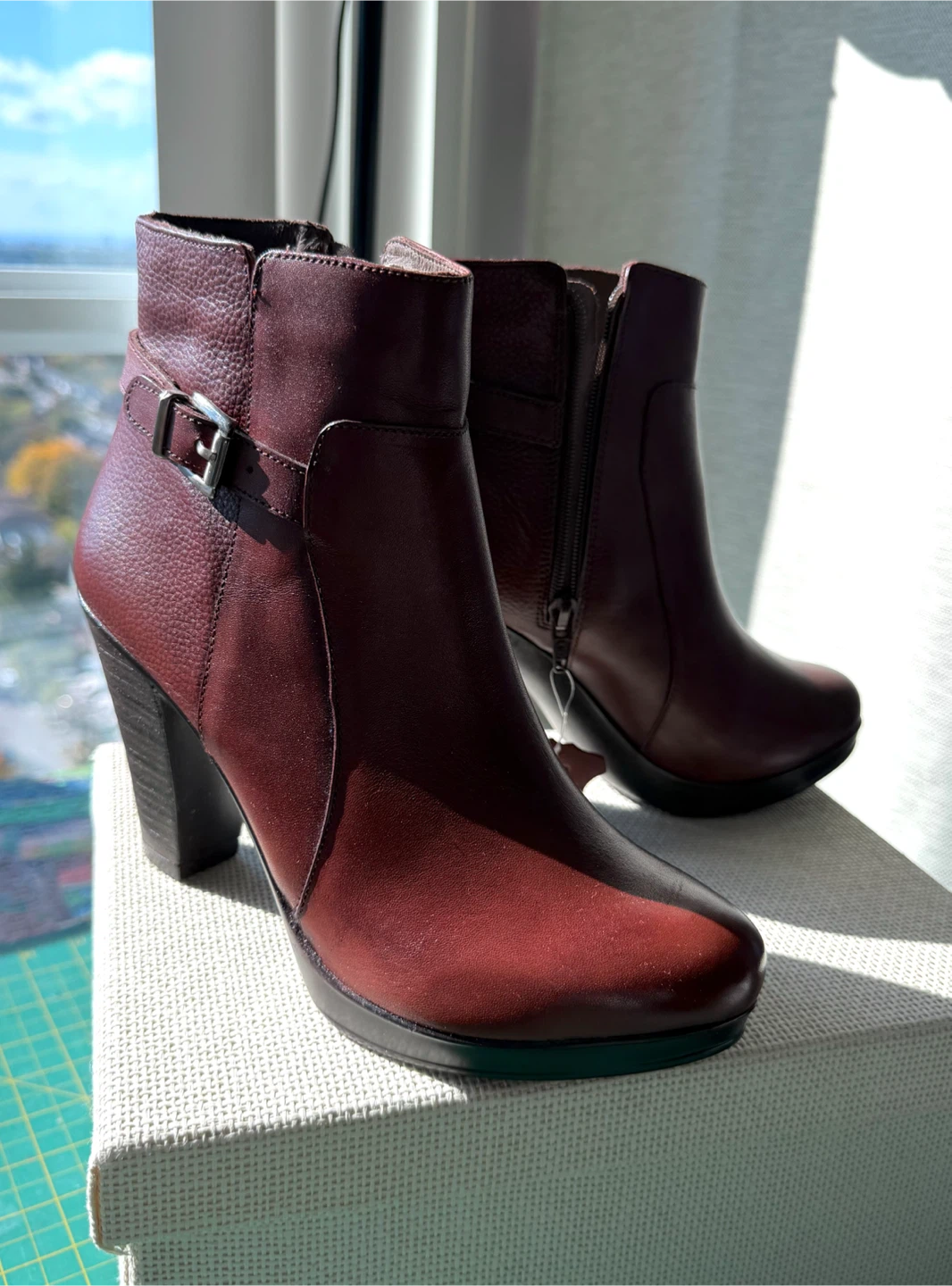 Burgundy leather ankle boots - photo 3