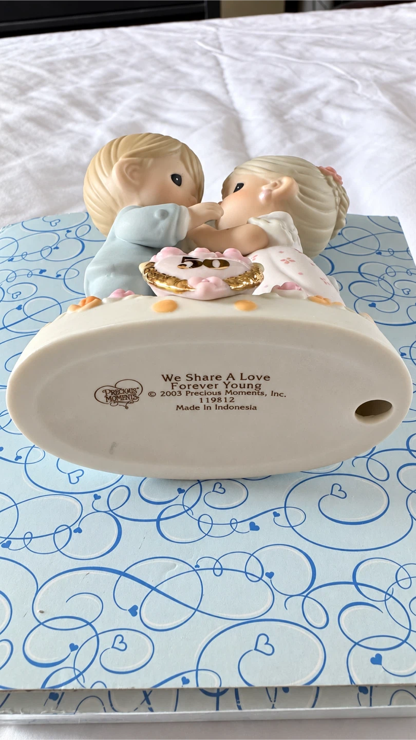 Precious Moments 50th Anniversary Figurine - photo 3
