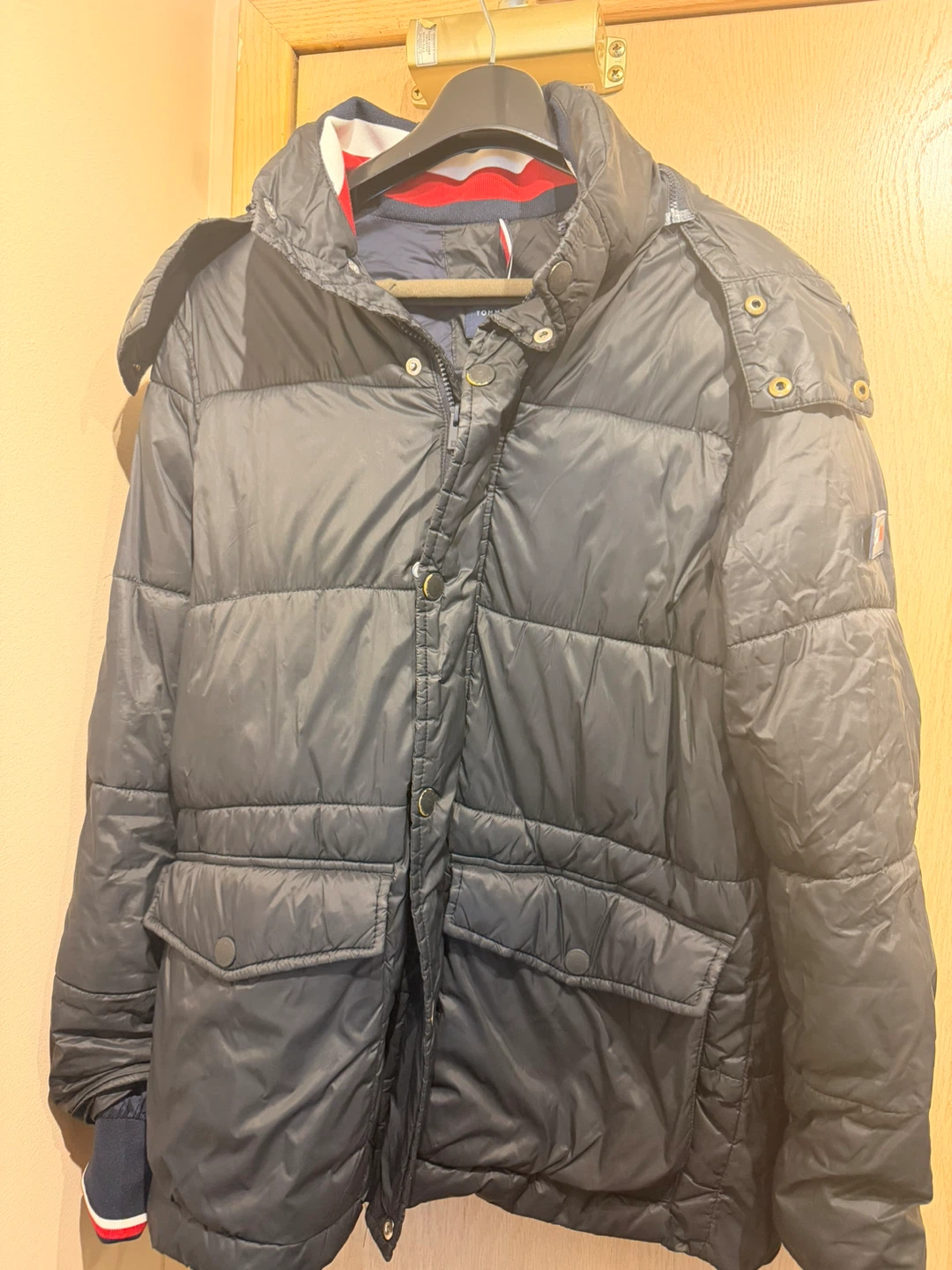 Tommy Hilfiger Puffer Jacket(Men’s Size Small)