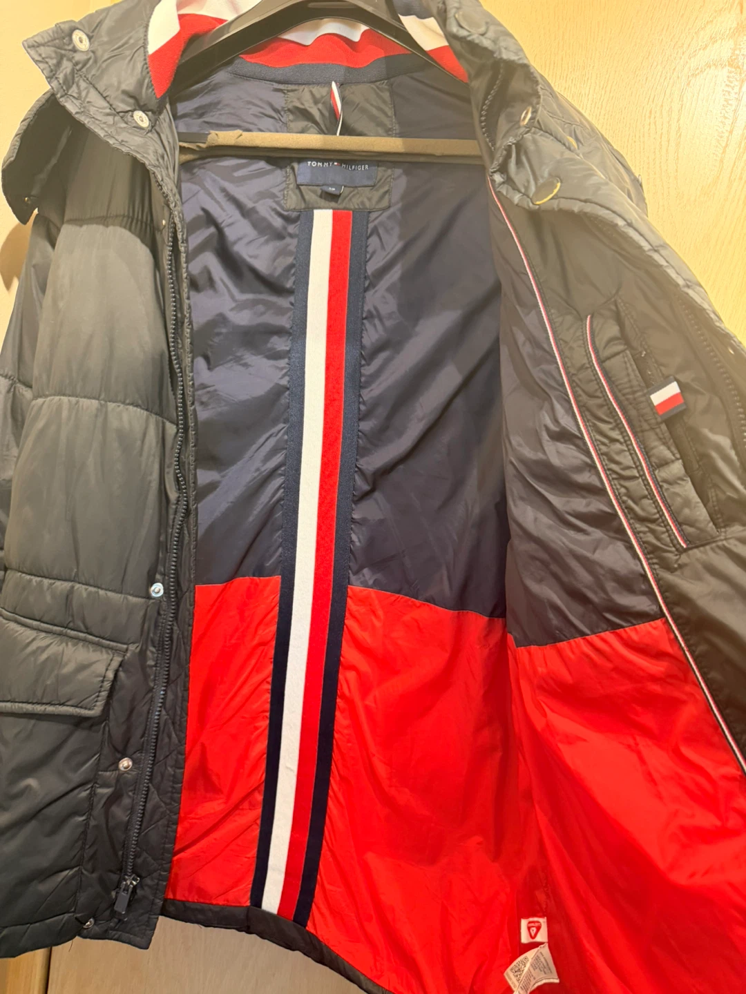 Tommy Hilfiger Puffer Jacket(Men’s Size Small) - photo 2