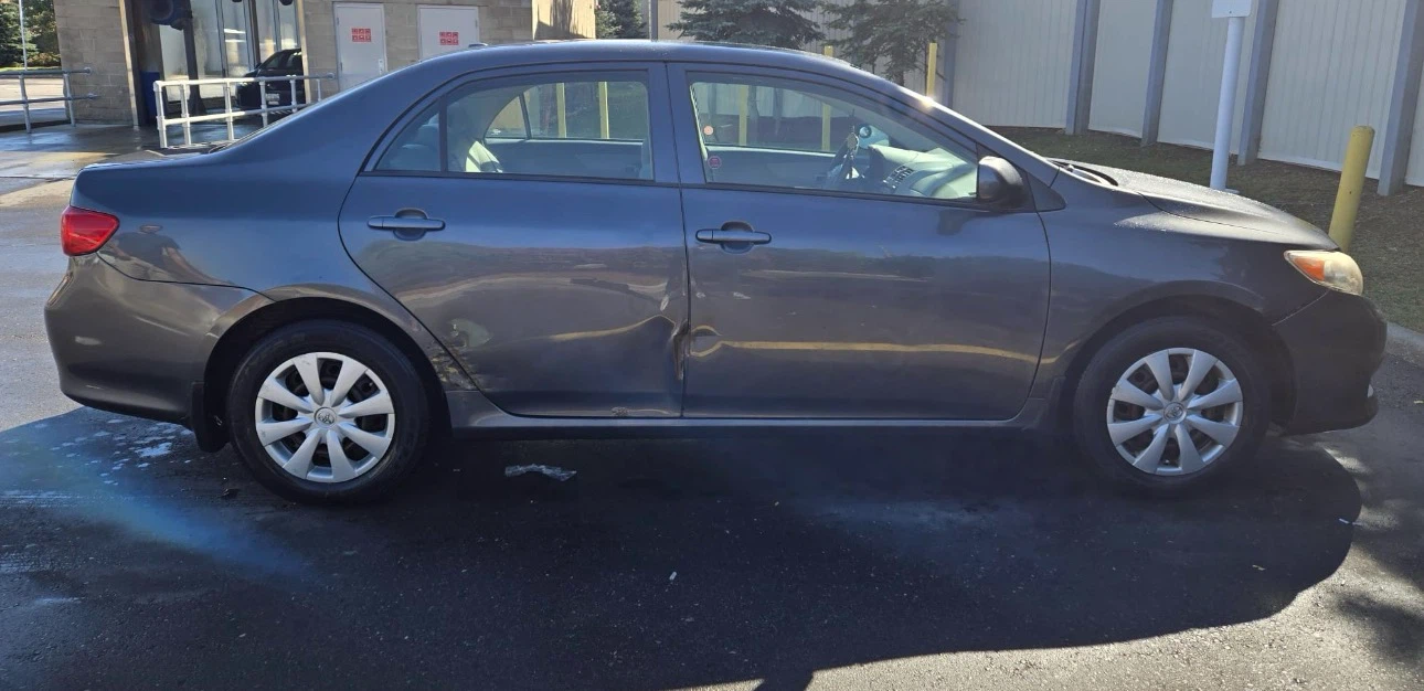 Toyota Corolla Sedan - photo 2
