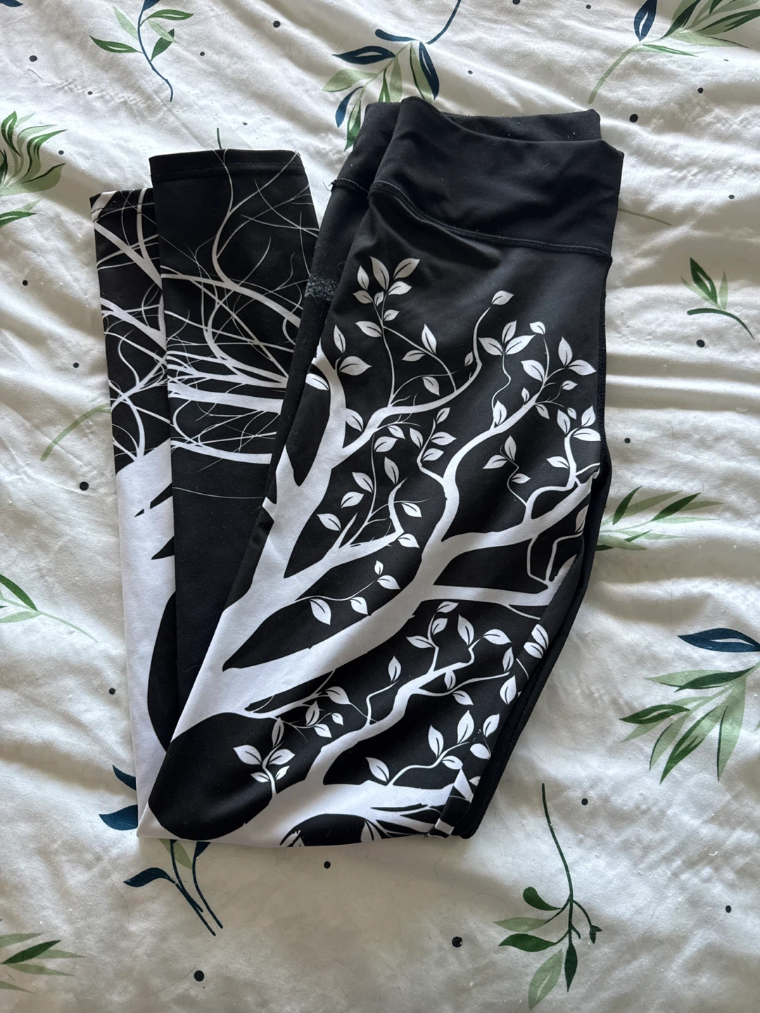 Black and white tree print leggings