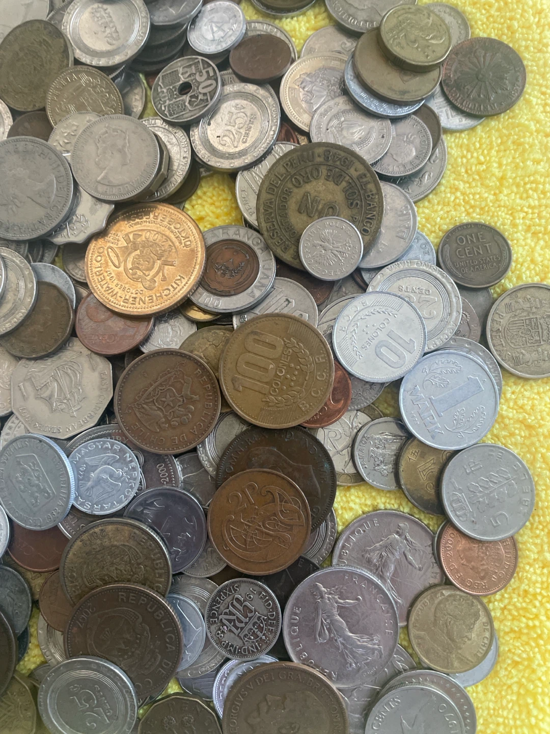 Large Collection of Assorted International Coins - photo 2