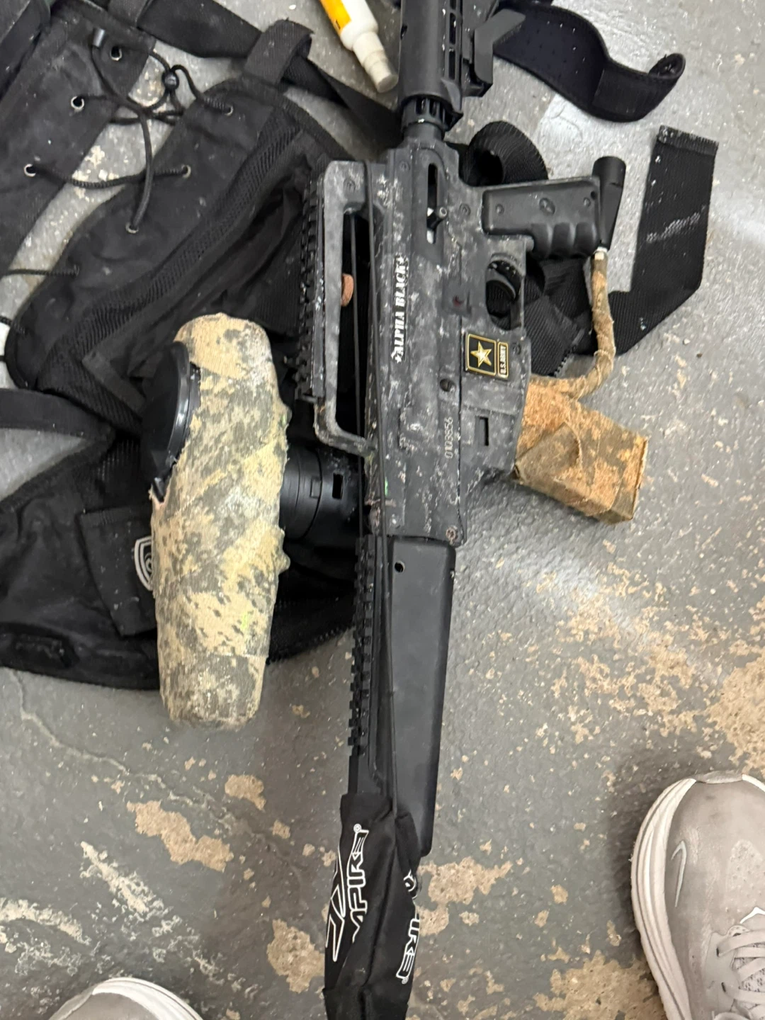 Tippmann Alpha Black Paintball Marker and Gear - photo 2