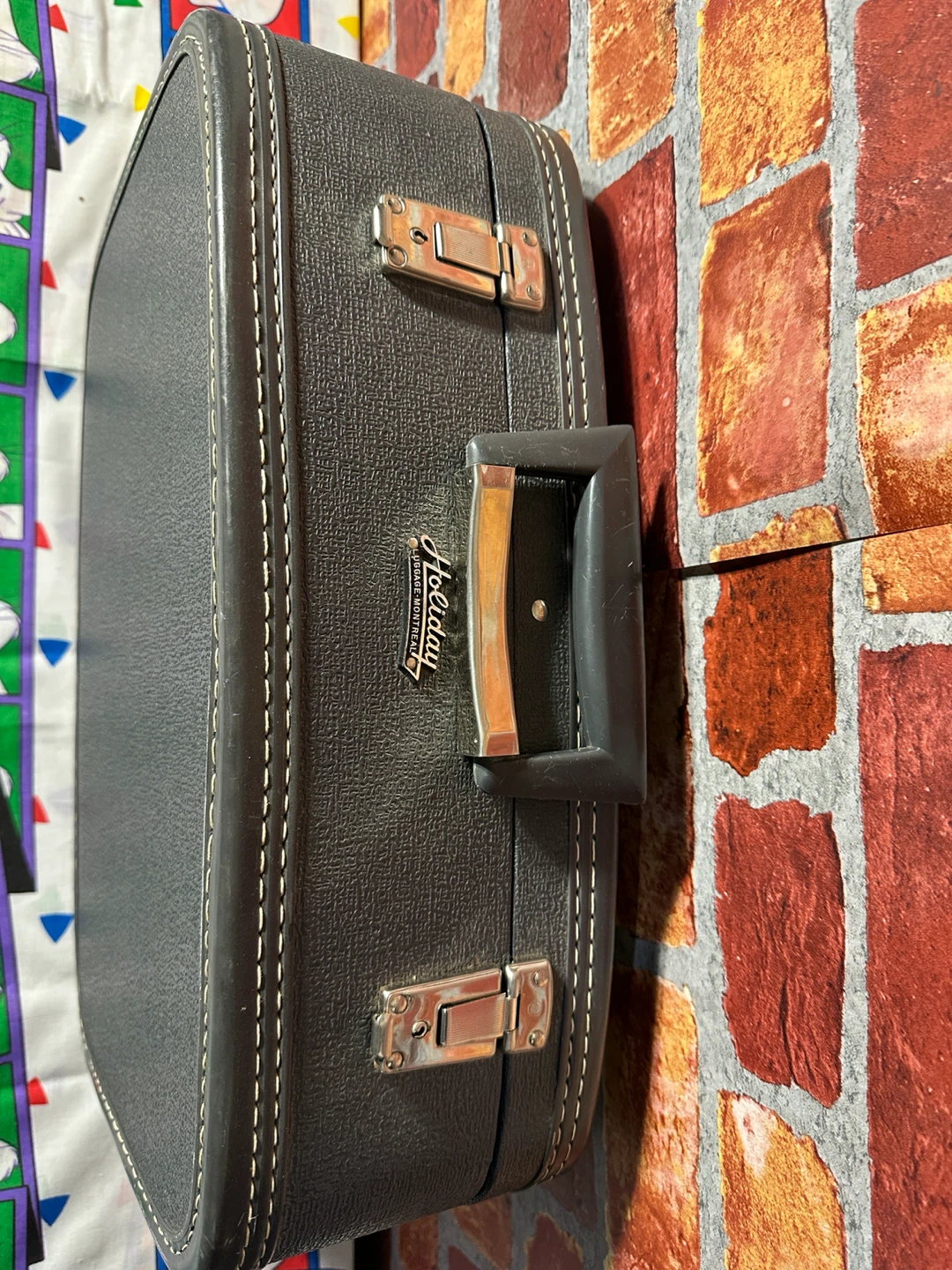 Vintage Holiday Luggage Montreal Suitcase - photo 2