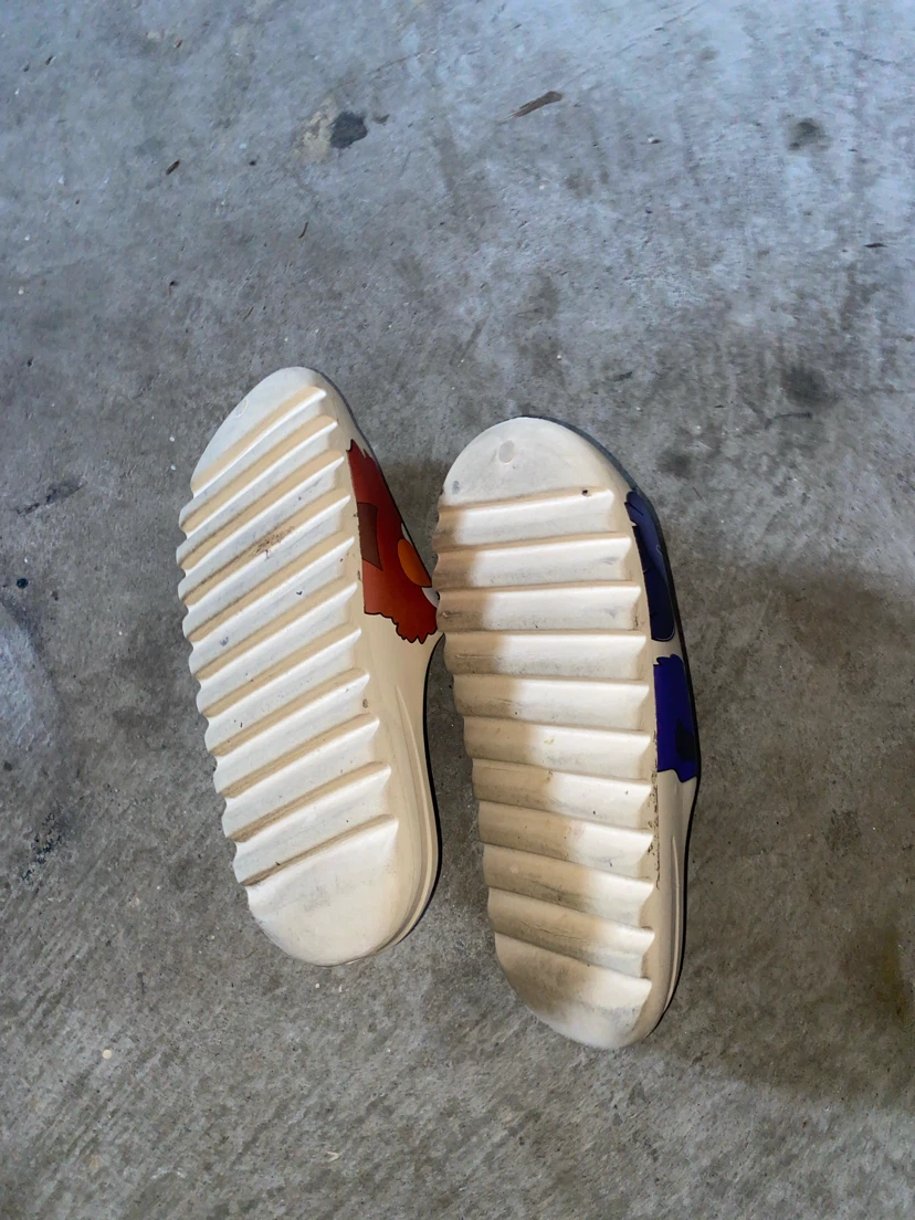 KAWS Graphic Slides - photo 2