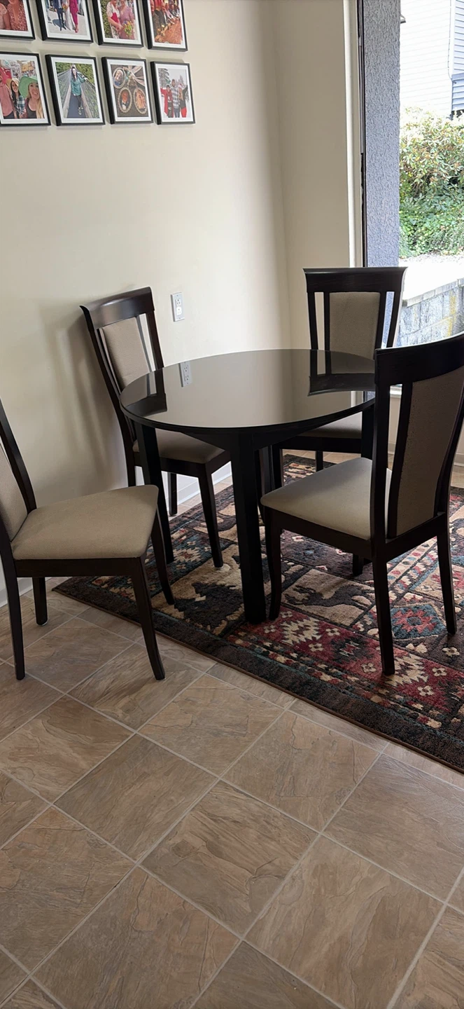 Round Dining Table and 4 Chairs Set