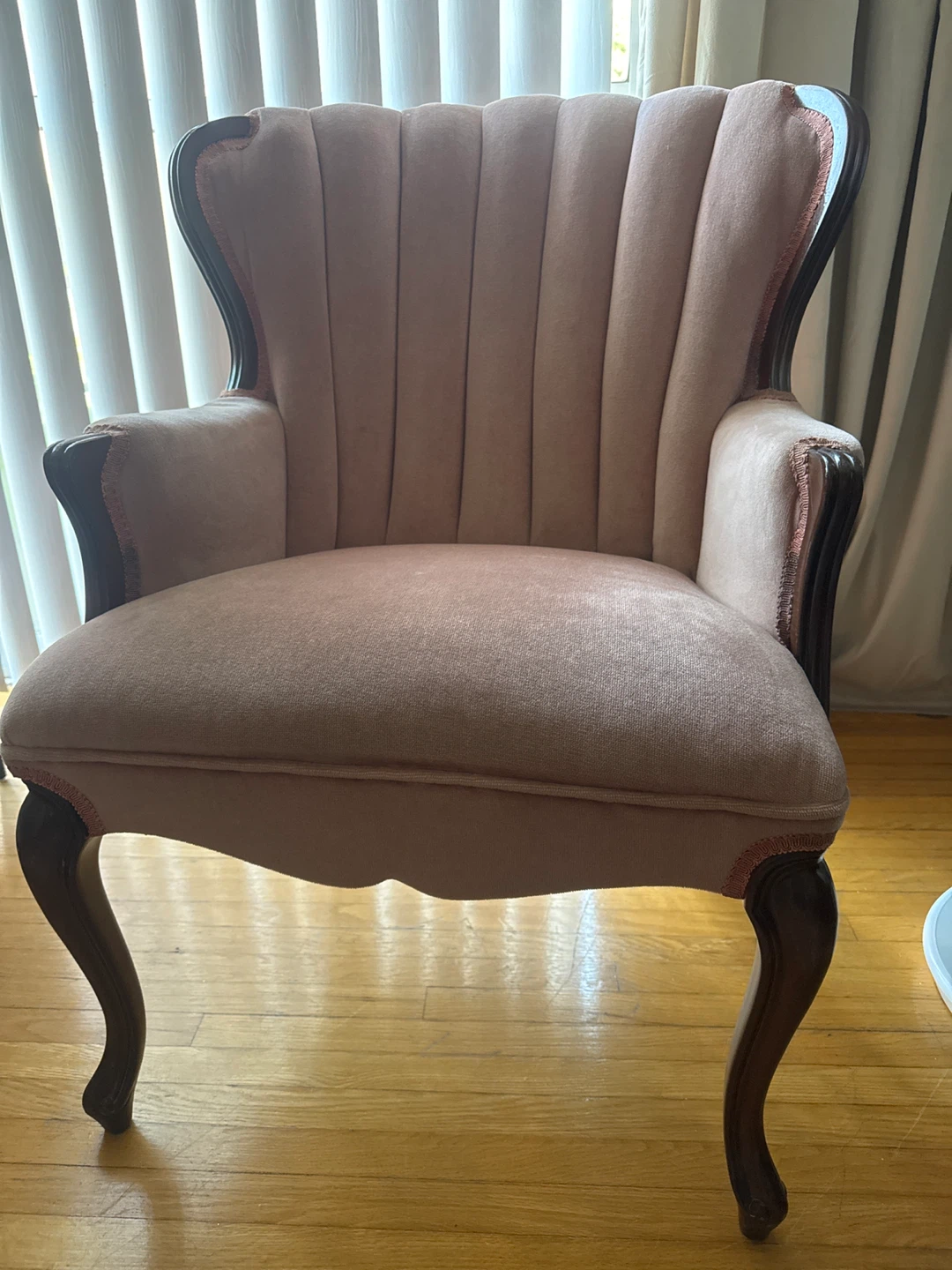 Vintage Pink Velvet Accent Chair. Never used brand new