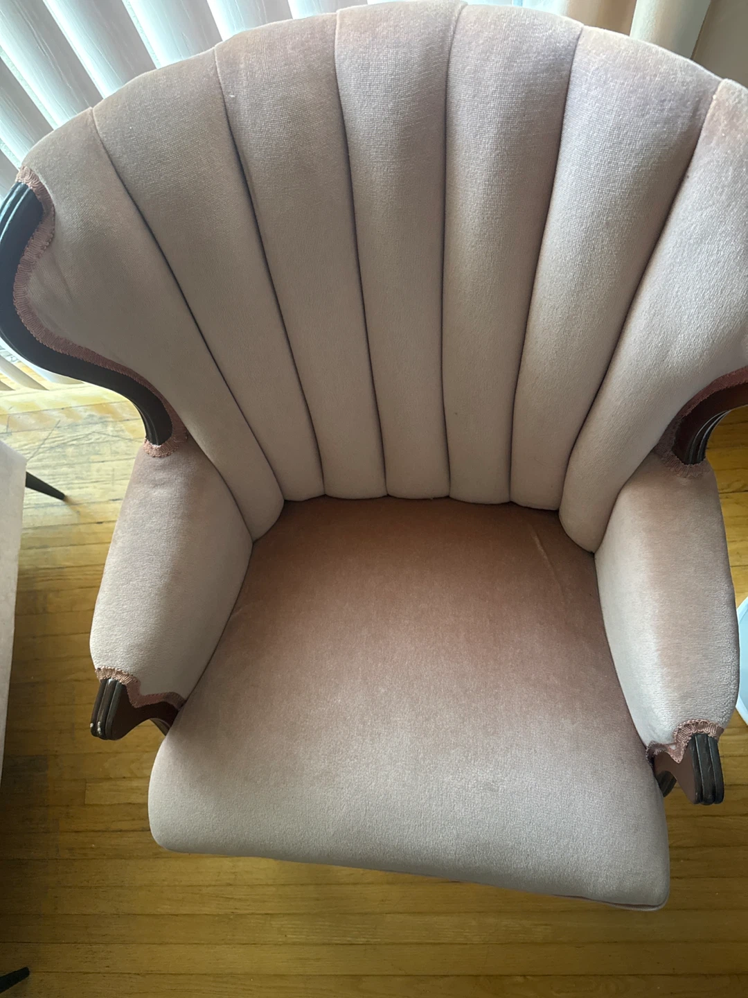 Vintage Pink Velvet Accent Chair. Never used brand new - photo 2