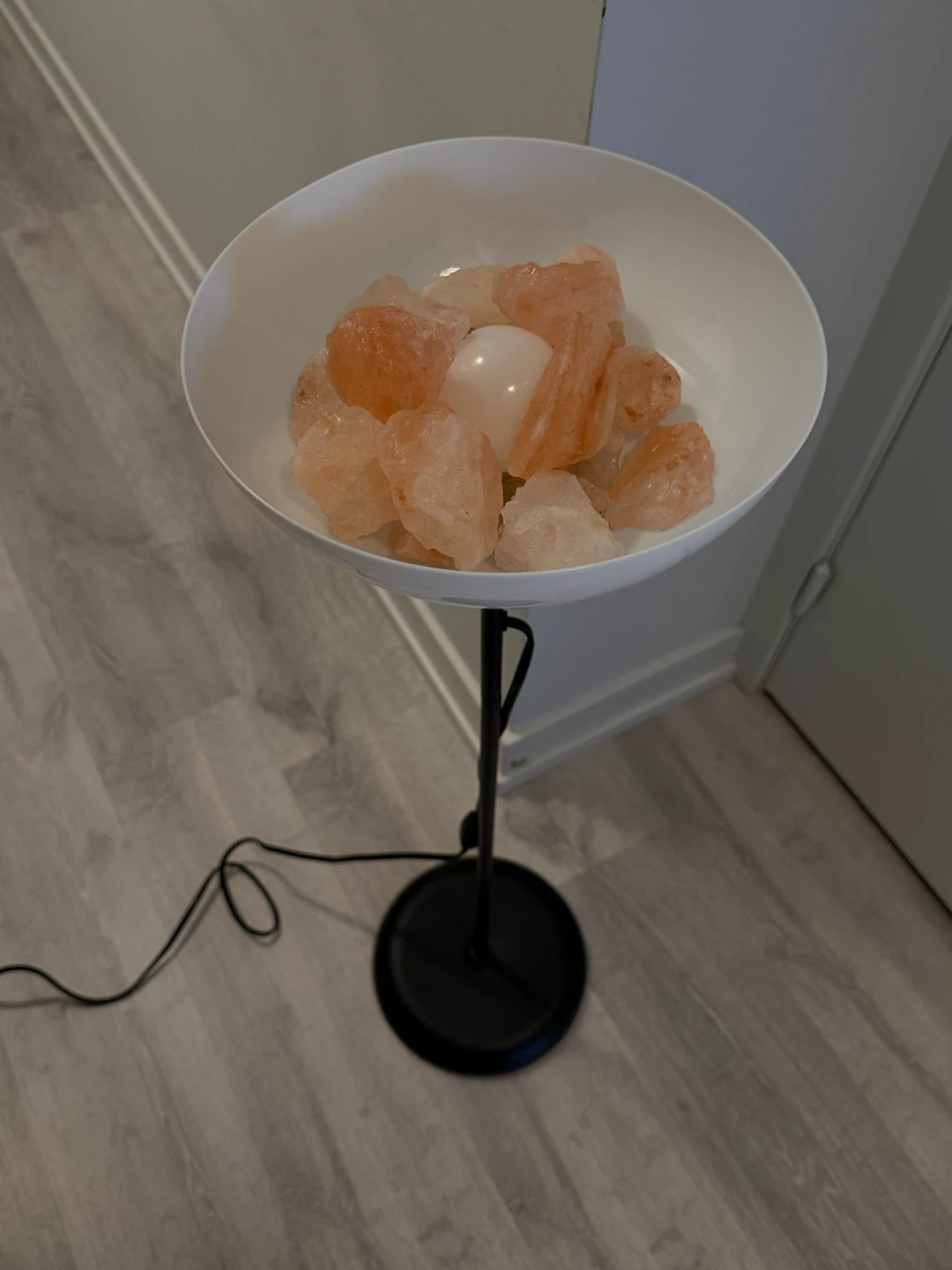 Floor lamp with Himalayan salt stones
