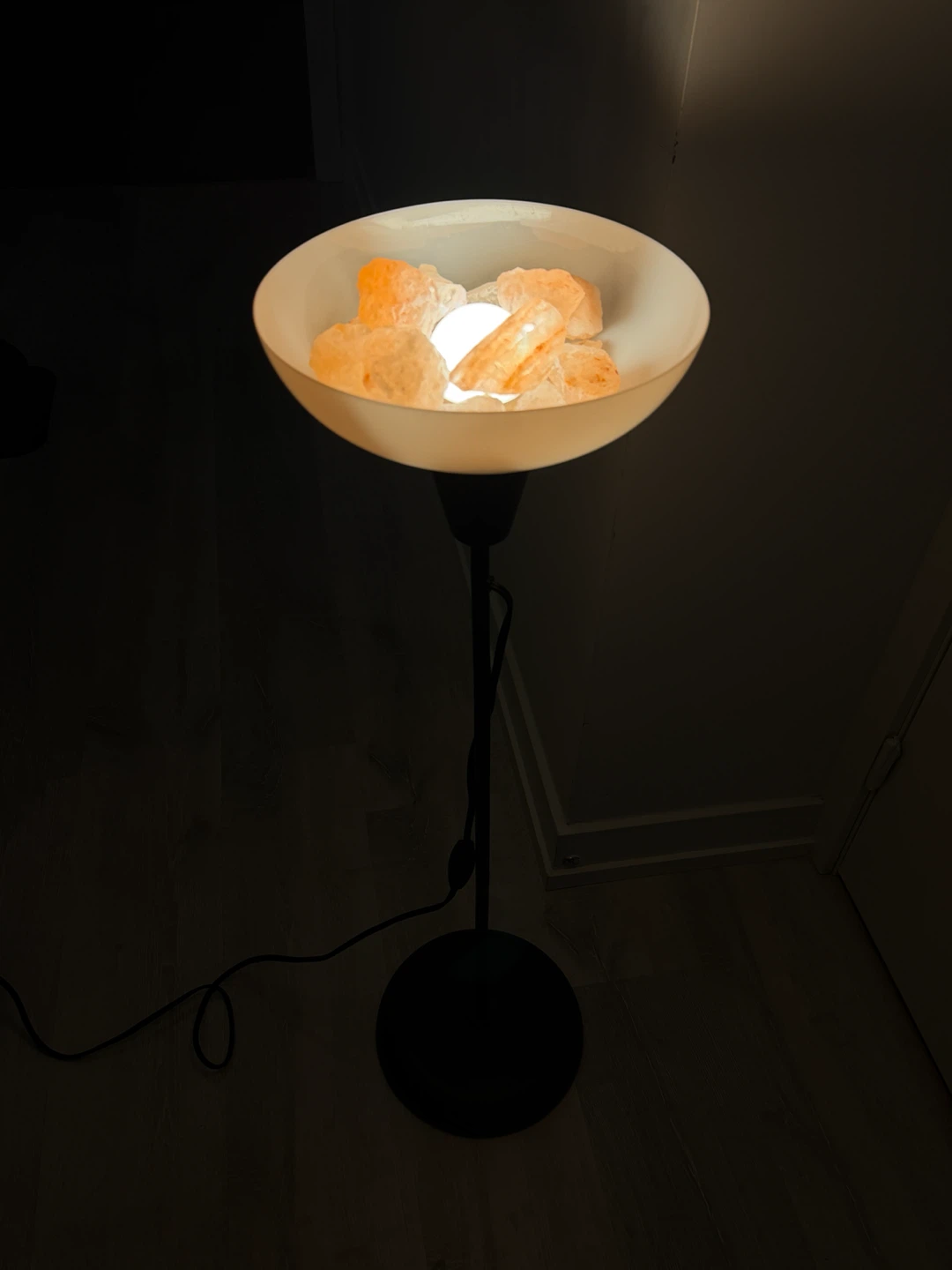Floor lamp with Himalayan salt stones - photo 2