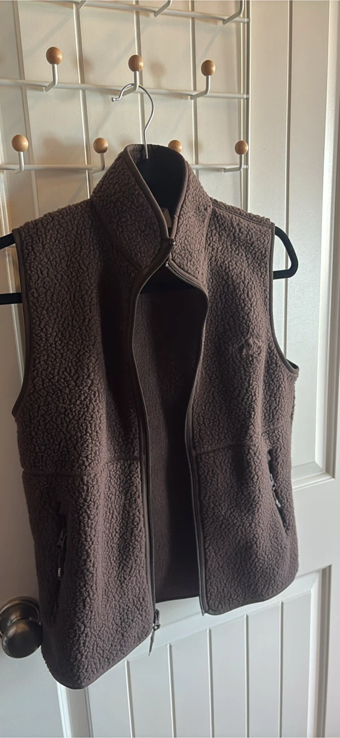Aritzia TNA Sherpa Fleece Vest – Size 2XS - photo 2