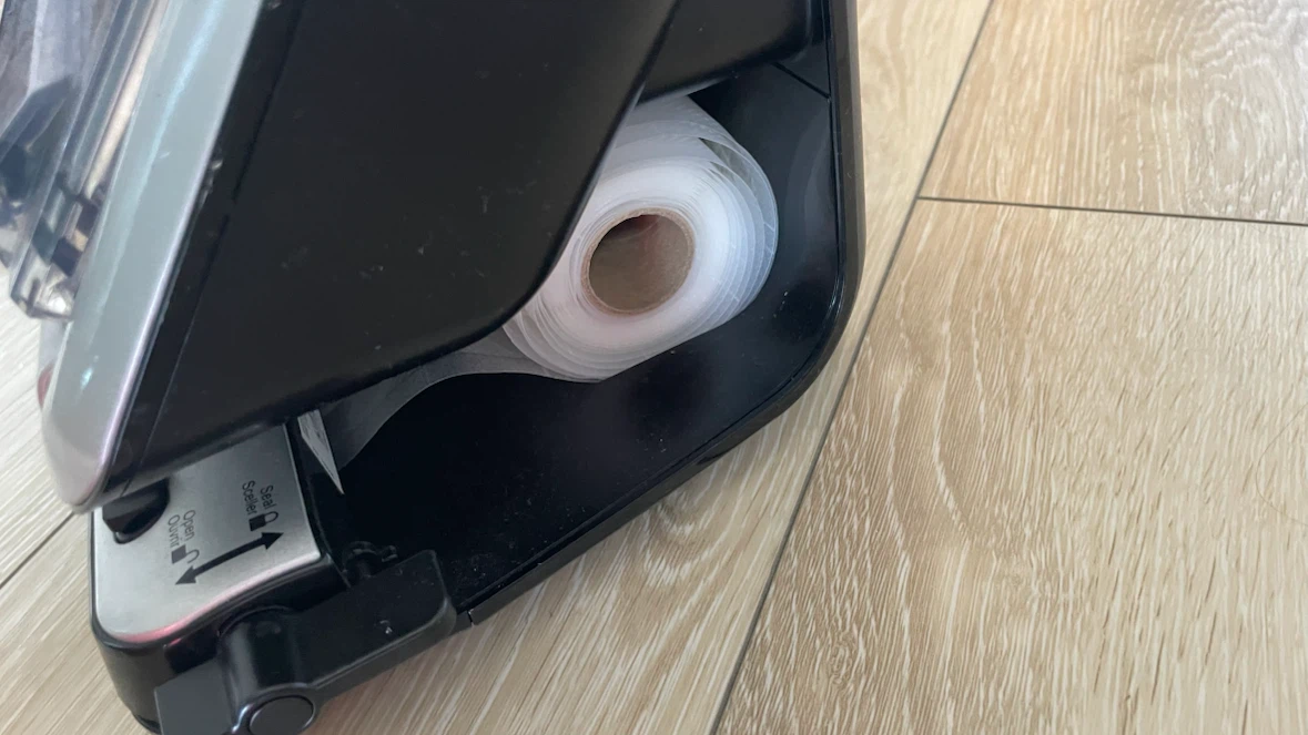 FoodSaver Vacuum Sealer $60 - photo 3