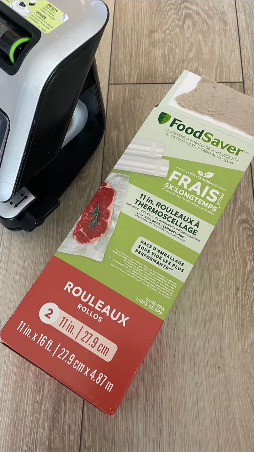 FoodSaver Vacuum Sealer $60 - photo 5