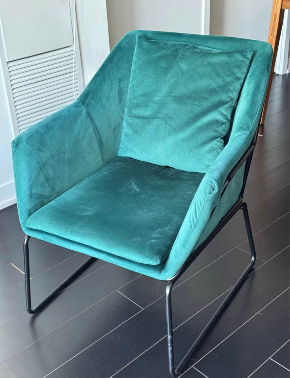 Green velvet accent chair