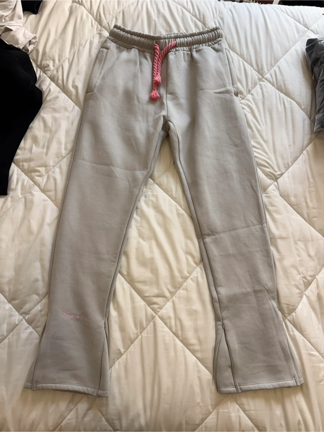 Syna World sweats