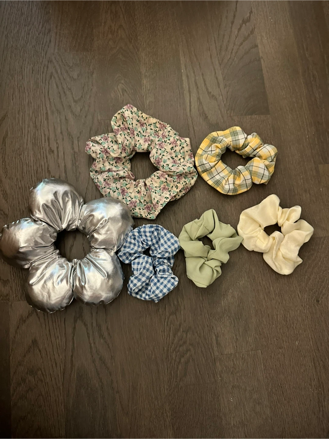 Set of 6 assorted scrunchies