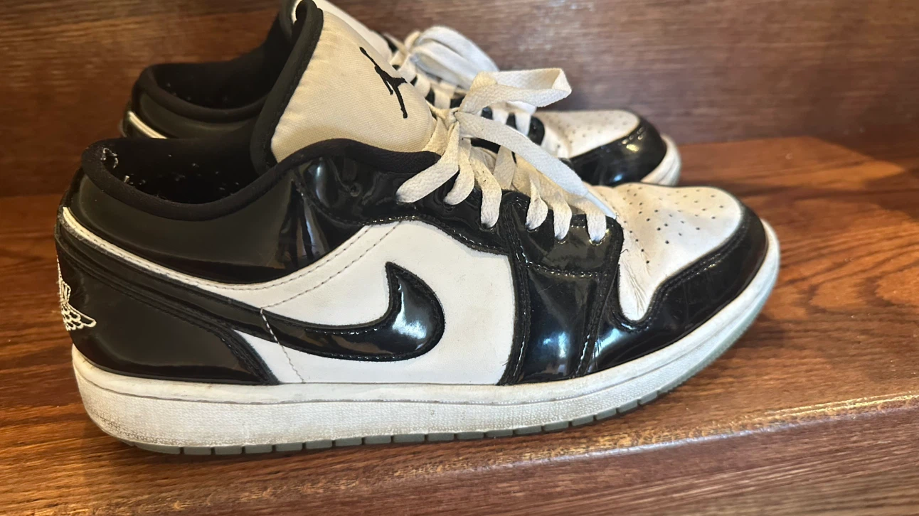 Air Jordan 1 Low Black and White Size 9.5