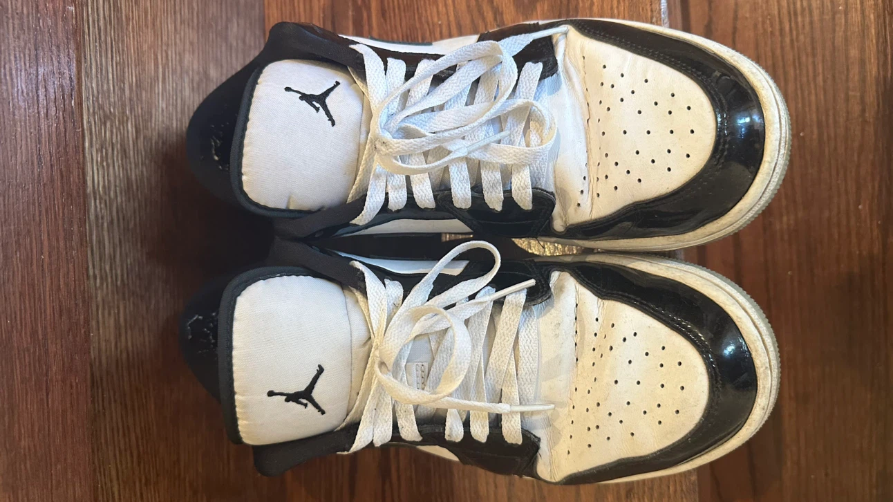 Air Jordan 1 Low Black and White Size 9.5 - photo 2